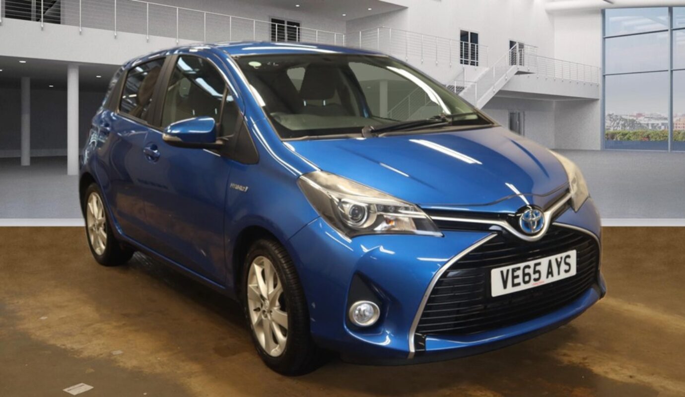 TOYOTA YARIS 1.5 VVT-I HYBRID SPORT Hatchback